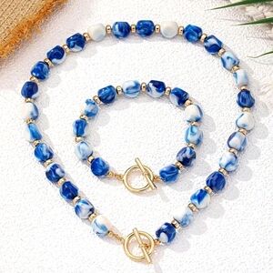 Beaded necklace and bracelet set; faux acrylic beads; nwot